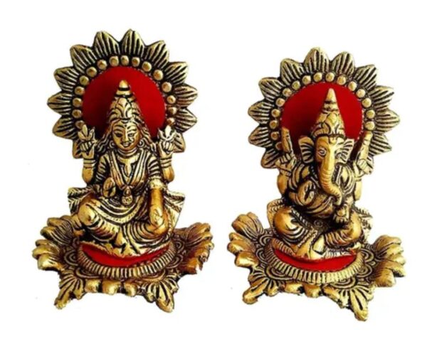 Laxmi Ganesh on Gol Kamal Plate Set